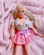 Load image into Gallery viewer, Slumber Party Barbie 1995 - vintage doll toy - soft body - 18” long !
