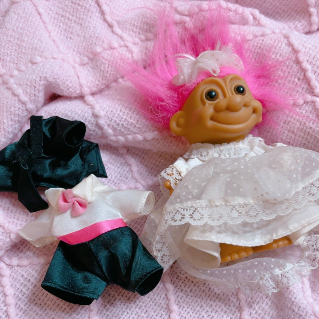 7” vintage Russ bride troll - comes with grooms outfit as well