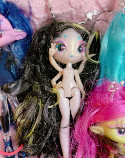 4 Novi Stars dolls (collectible) - 8” tall