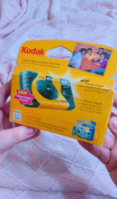 Load image into Gallery viewer, Kodak disposable camera with flash from 2006 - never used, new in box! 27 exposures, 800 MAX FILM (not a toy )
