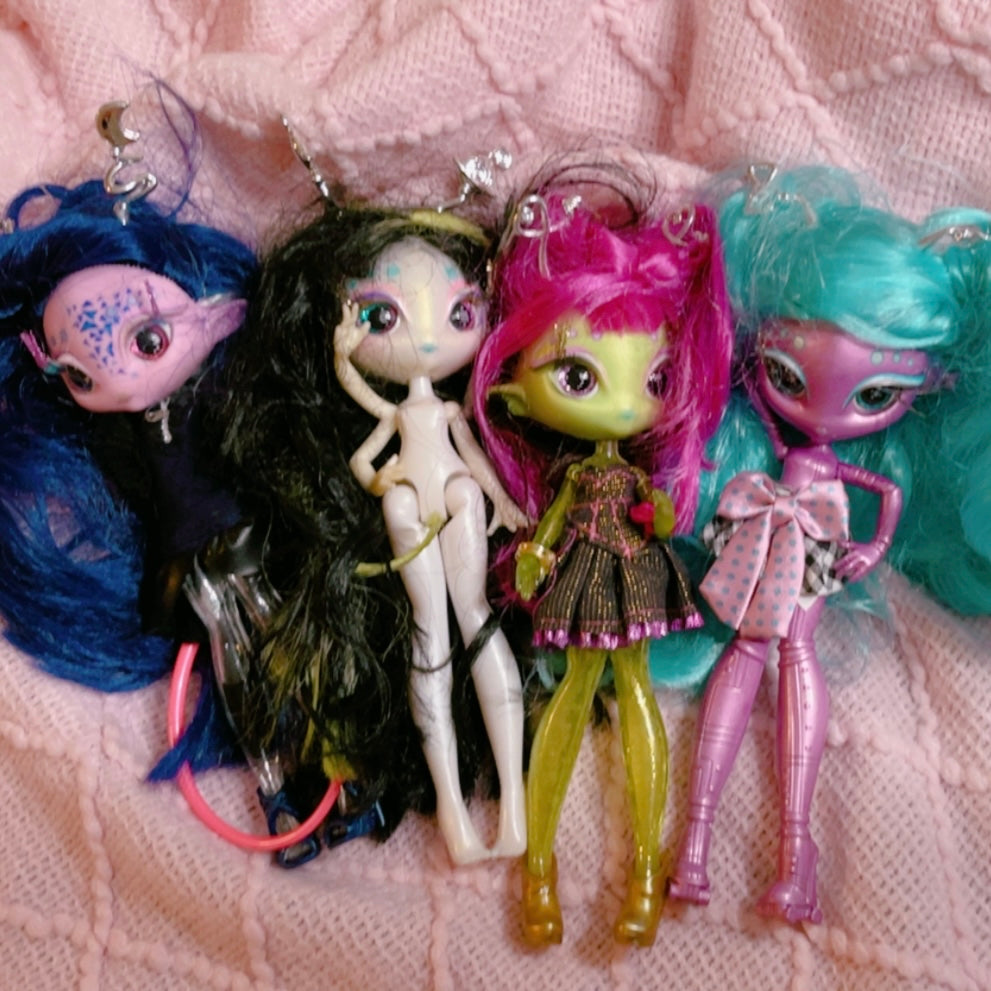 4 Novi Stars dolls (collectible) - 8” tall