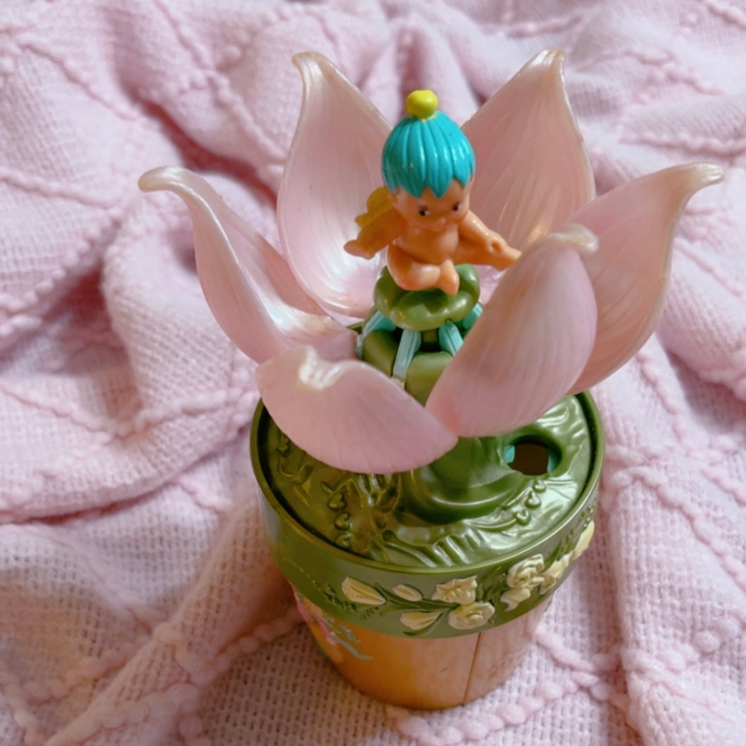 Fairy Winkels opening flower pot with 3 babies and a chair - 1993 - 7” tall
