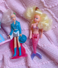 Load image into Gallery viewer, 4 vintage toys - Barbies and mermaid
