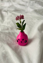 Load image into Gallery viewer, “Gum” - Angry Pup - Mini Vase - 2.5cm - (sku/plu 19)
